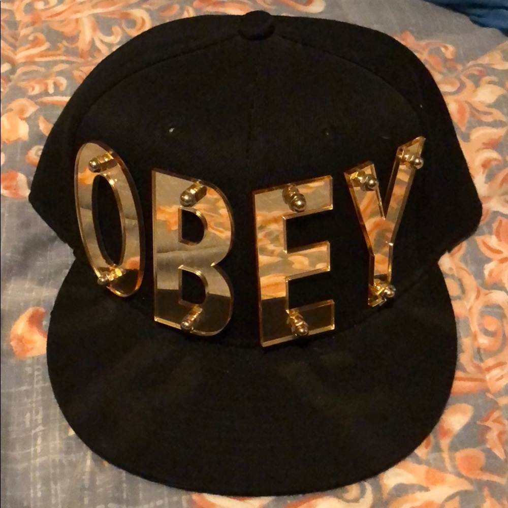 Men’s obey hat snap back